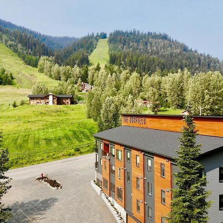 The Burfield Hotell Sun Peaks Eksteriør bilde