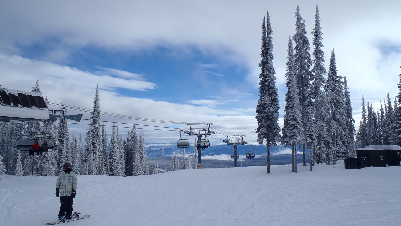 The Burfield Hotell Sun Peaks Eksteriør bilde