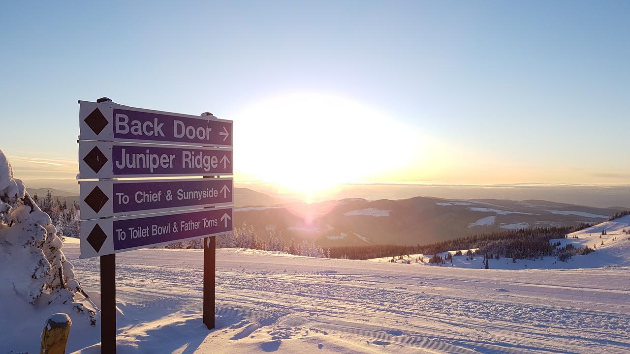 The Burfield Hotell Sun Peaks Eksteriør bilde