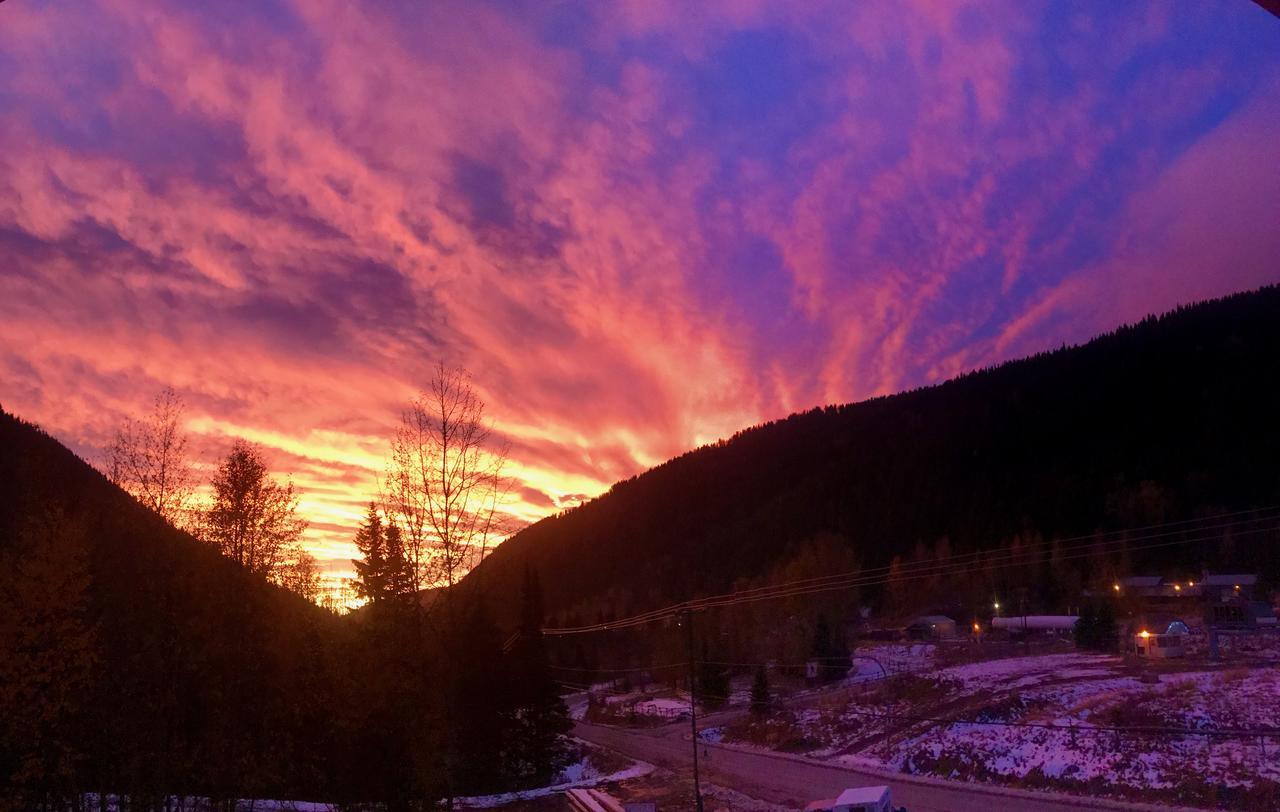 The Burfield Hotell Sun Peaks Eksteriør bilde