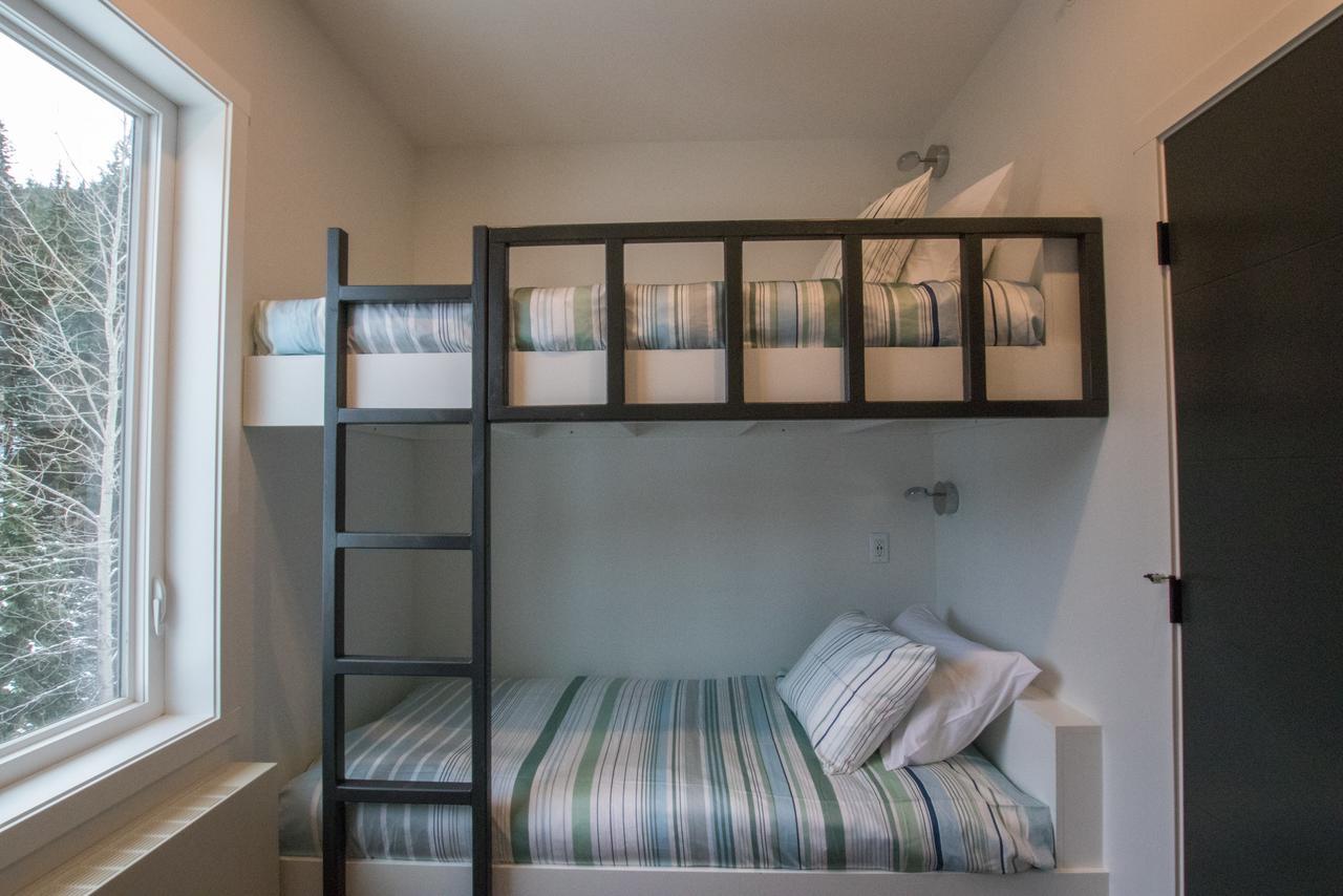 The Burfield Hotell Sun Peaks Eksteriør bilde