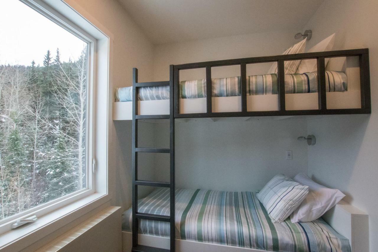 The Burfield Hotell Sun Peaks Eksteriør bilde